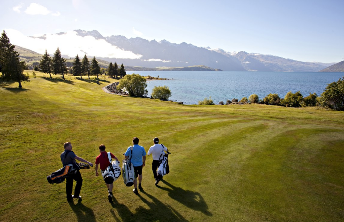 The Best Golf Bag to Buy in 2025: Lightweight, Silent, and Packed with Storage