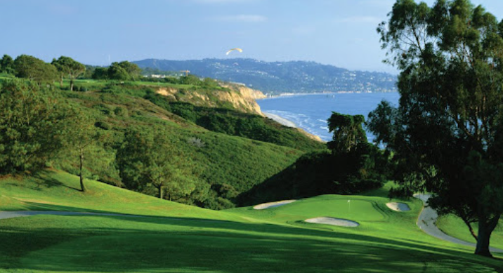 Discover the Ultimate Golf Bag: Stand Feature, Silent Design, and Maximum Storage