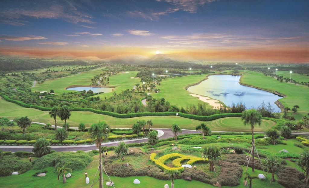 The Best Golf Bag for 2025: Silent, Spacious, and Built for Every Golfer