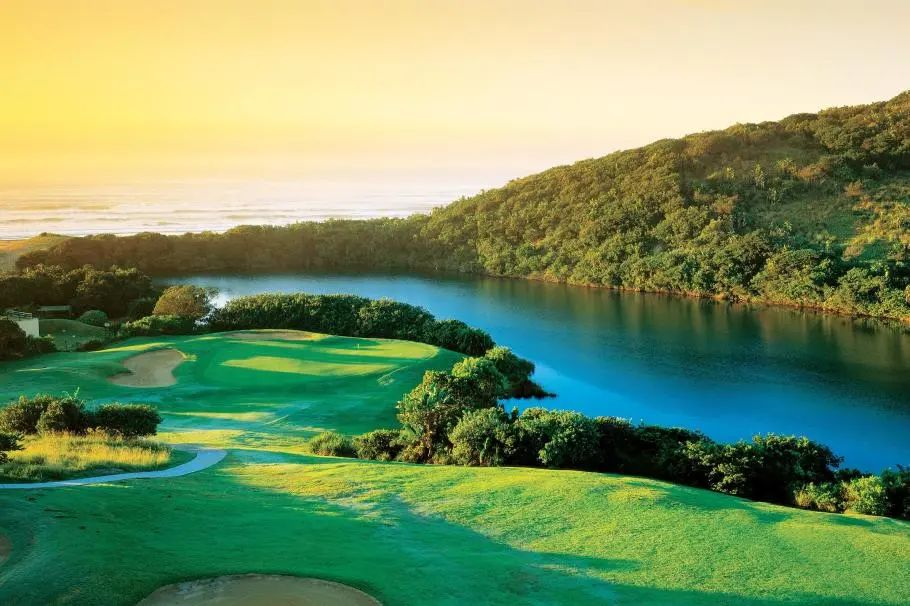 The Best Golf Bag to Buy in 2025: Lightweight, Silent, and Packed with Smart Features