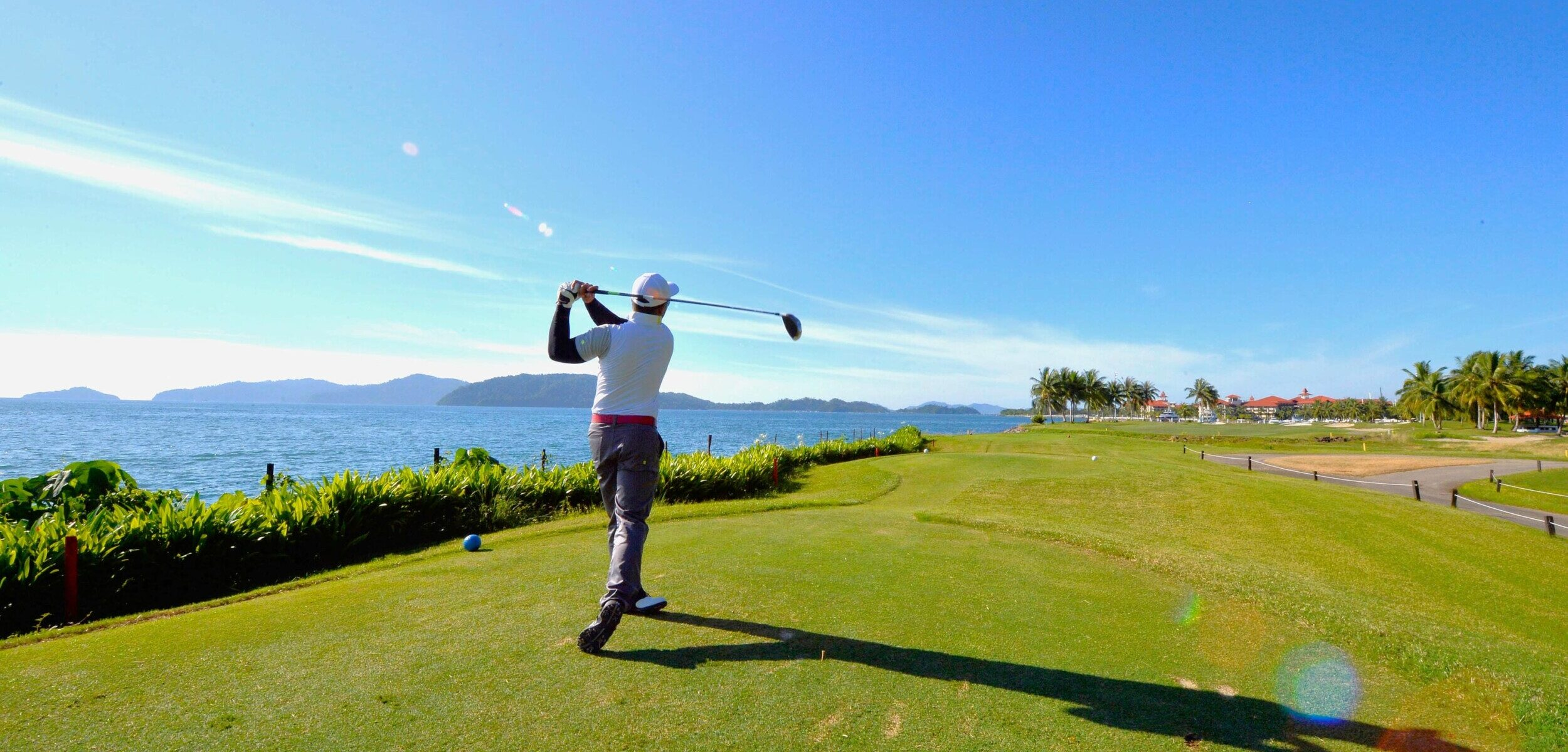 2025 Best Golf Bag Upgrade: Stunning Design, T-Lock System, and a Built-In Cooler