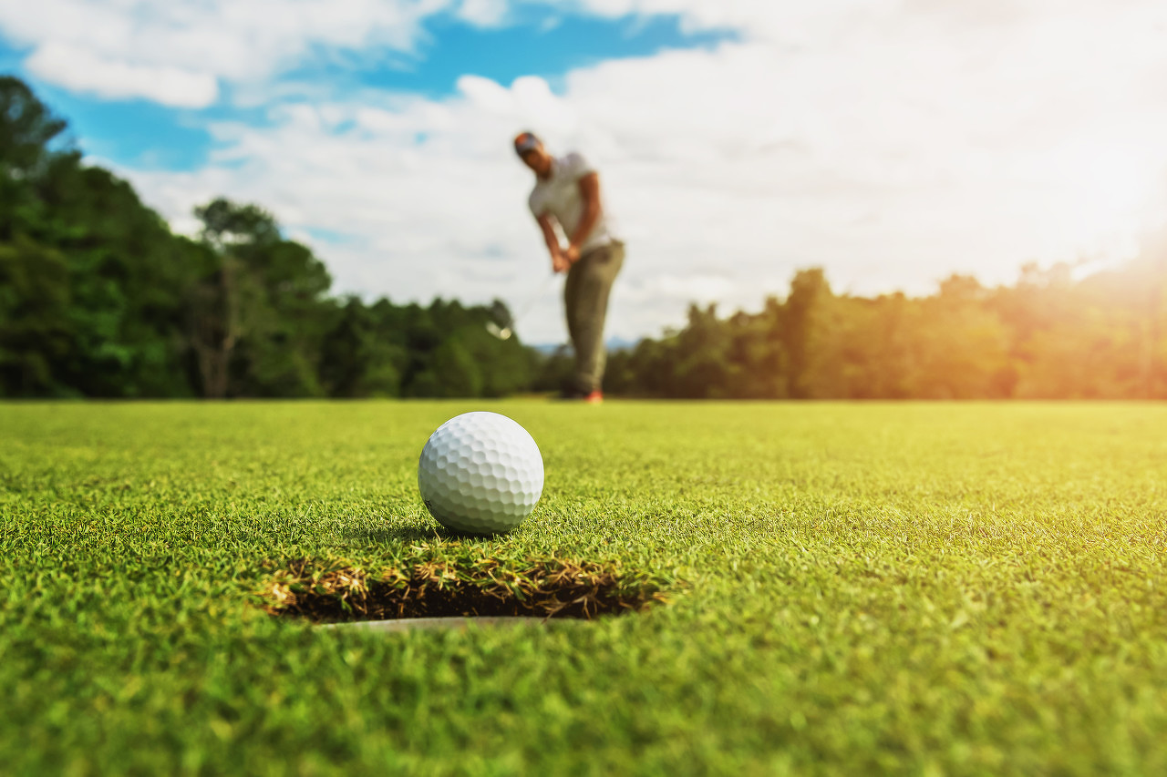 The Best Golf Bag for 2025: Quiet, Durable, and Packed with Features