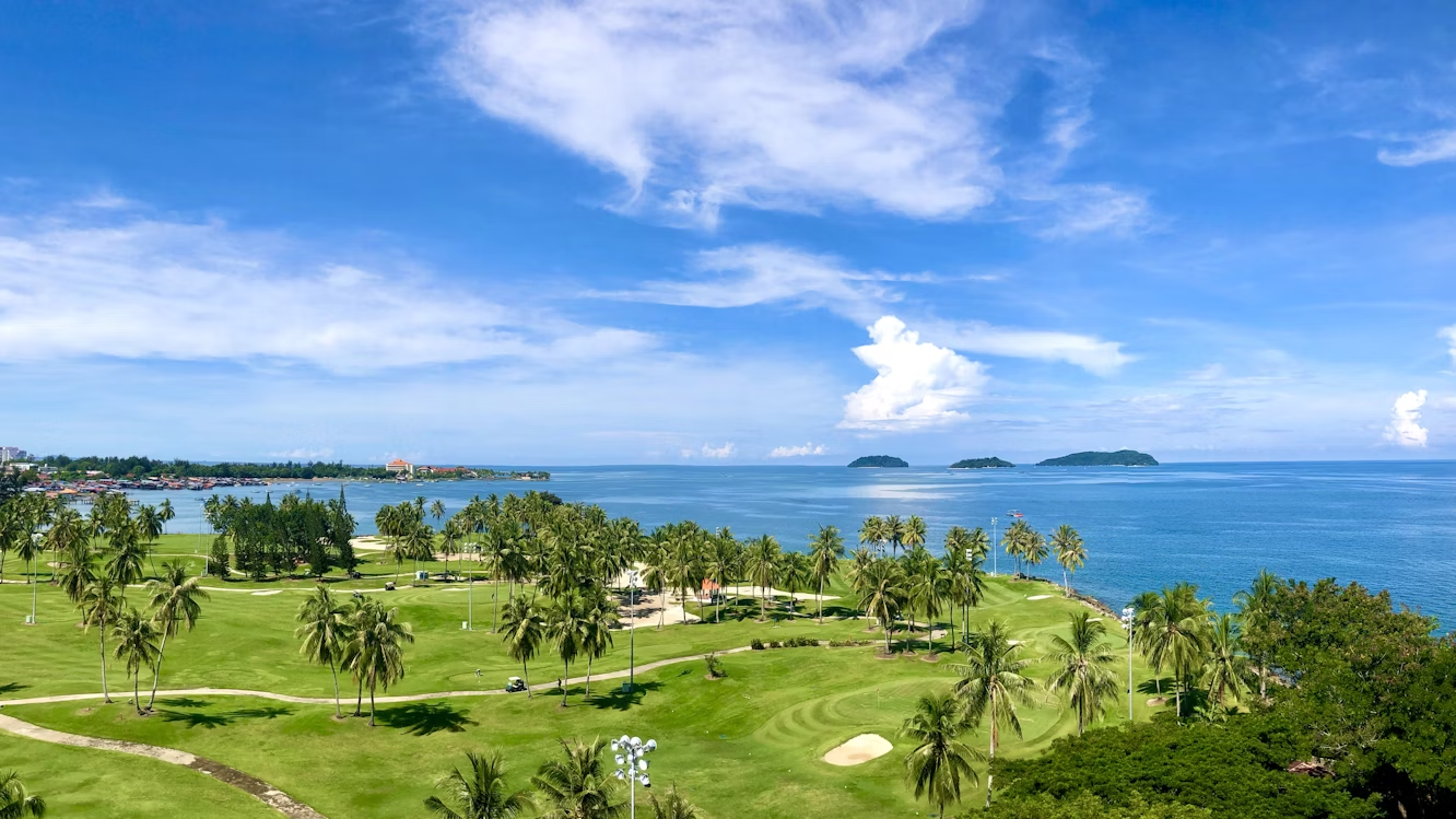 2025’s Must-Have Golf Bag: Silent, Spacious, and Built for Every Golfer